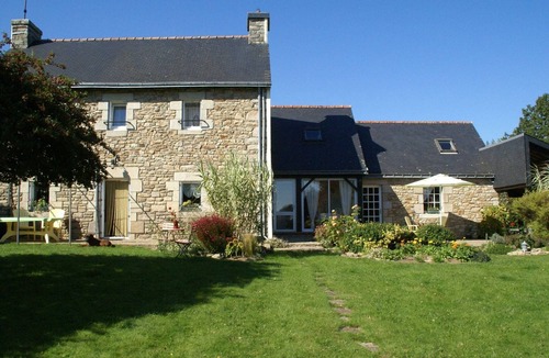 Querrien House | Relaxing gîte with terrace, near Pont-Aven