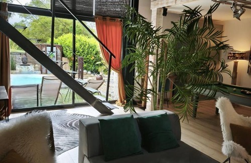 Cognat-Lyonne Cottage | Renovated Loft with Private Pool & Spa - Peaceful Retreat in Auvergne