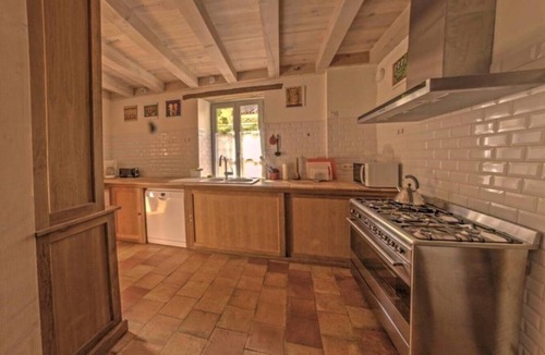 Larressingle House | Renovated stone house with swimming pool - 150 m from the medieval castle of Larressingle