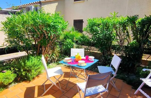 Les Arenes Villa | Residence Les Actinies - Charming cottage 5ARE44 Charming little house with lovely outdoor