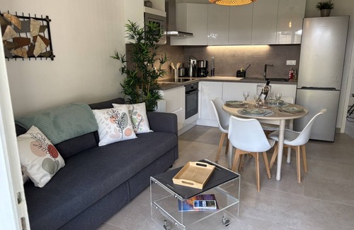 Rayol-Canadel-sur-Mer Apartment | REZ DE Chaussé DE Villa à 5 Minutes DE LA Plage A Pied