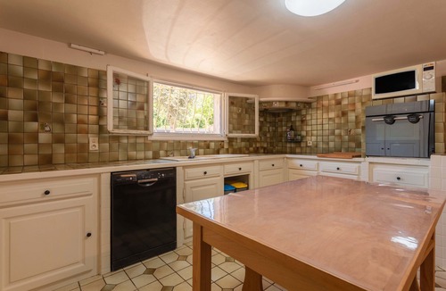 Le Luc Villa | 'Rez De Villa' with Private Terrace and Wi-Fi