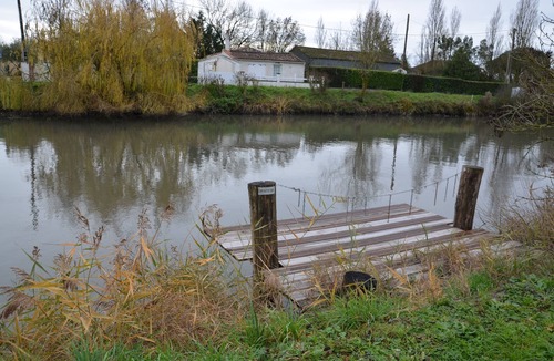 Marans House | Riverside, 30mn La Rochelle/ile de ré, 500 M commerce; . animals accepted