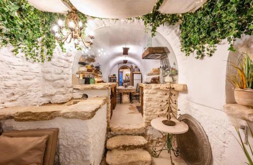 Goult House | Rock House Pool & Authentic 17th-Century Home