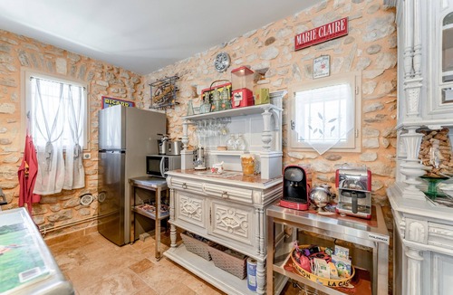 Le Thor Apartment | Romantic Getaway with Pool in Provence