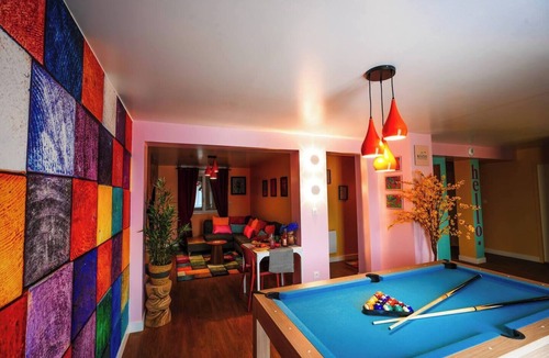 Plouay Apartment | Romantic Suite Bretagne Sud Balneo, Games&Cinema