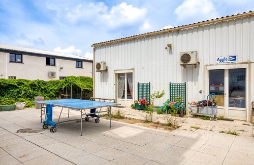Mudaison Apartment | Room 7 with Shared Terrace and Wi-Fi, 10 Minutes from the Beach