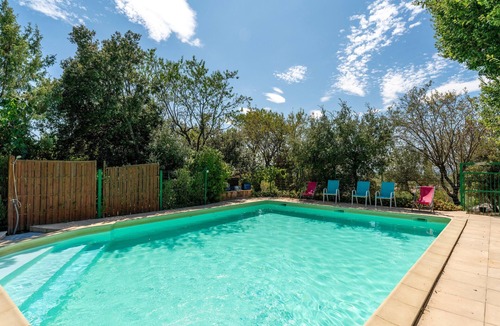 Saint-Pierre-de-Vassols Apartment | Room 'Chambre Jaune Et Chambre Bleue' with Private Pool, Shared Terrace and Wi-Fi