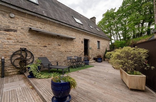 Saint-Ave Apartment | Room 'Chambre Moderne' with Shared Pool, Shared Terrace and Wi-Fi