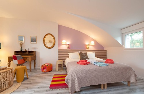 Ploeren Bed & Breakfast | Room 'Hoëdic' with Shared Terrace, Wi-Fi, and Air Conditioning