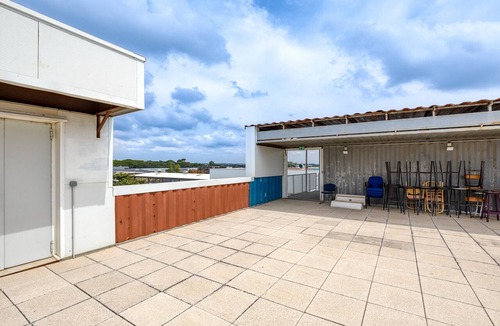 Mudaison Apartment | Room with Shared Terrace and Wi-Fi, 10 Minutes from the Beach