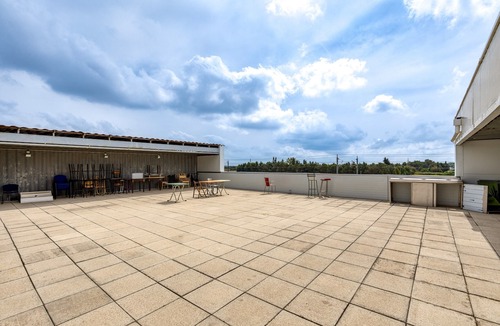 Mudaison Apartment | Room with Shared Terrace and Wi-Fi, 10 Minutes from the Beach