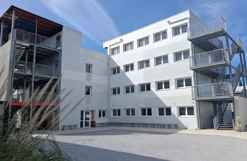 Mudaison Apartment | Room with Shared Terrace and Wi-Fi, 10 Minutes from the Beach