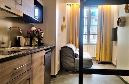 2nd Arrondissement Apartment | Ruby