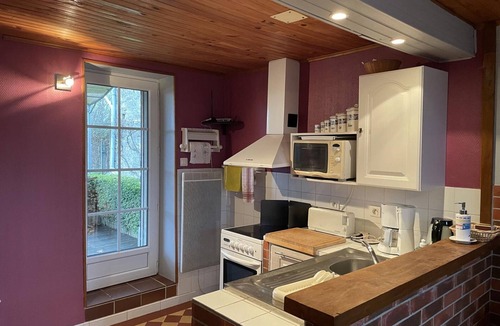 Hyds Cottage | Rural cottage with enclosed garden, pets allowed
