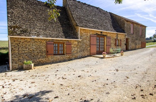 Marcillac-Saint-Quentin Cottage | Rustic stone house near Sarlat, garden, 6 pers.
