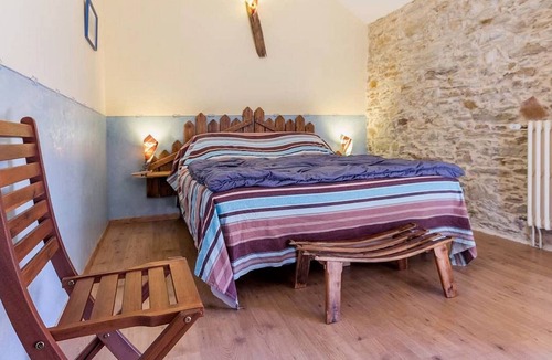 Bouvron Bed & Breakfast | Rustic Getaway: Cozy Room, Private Bath, Breakfast, and Family Friendly in Bouvron