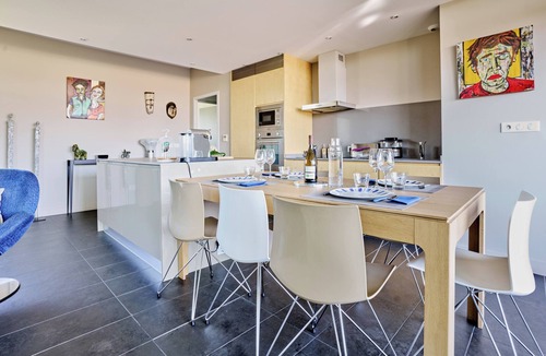 L'Isle-sur-la-Sorgue Apartment | Sérénité au fil de L'eau: Appartement de Standing