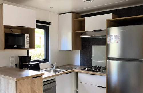 Saint-Laurent-de-Medoc House | SAINT-ESTEPHE Mobile Home: 3 bedrooms, 2 bathrooms, sleeps 6