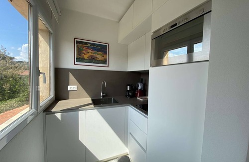 La Nartelle Apartment | Sainte-Maxime Renovated Studio with Air Conditioning and Parking