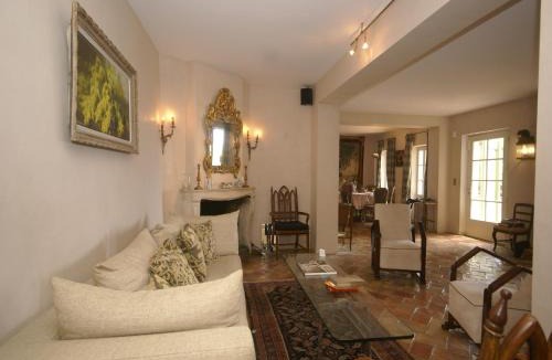 Cannes La Bocca Villa | Scenic villa in Cannes with private pool