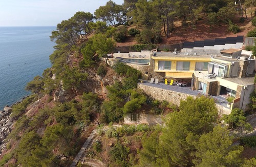 La Seyne-sur-Mer Villa | Seafront - Sumptuous, very quiet, swimming pool, hot tub, private sea access