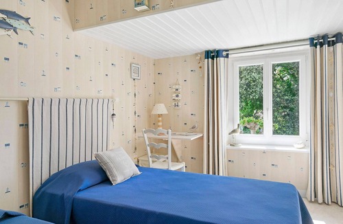 Pont l'Abbe d'Arnoult Bed & Breakfast | Seaside Guest Room with Shared Terrace & Garden, Wi-Fi Included