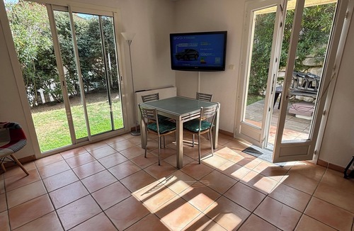 Plage de la Garonnette House | Secure residence. Waterfront villa. Beach 50m from residence, Garden,