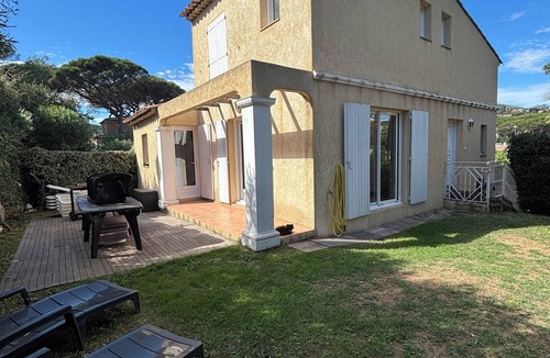 Plage de la Garonnette House | Secure residence. Waterfront villa. Beach 50m from residence, Garden,