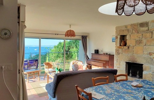 Treboul House | Single-storey house with sea view, 2 stars, with garden, pedestrian walkway, parking