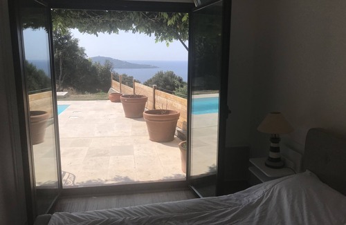 Portigliolo House | Single-storey villa, sea view, swimming pool, 5' from beaches, peaceful setting.