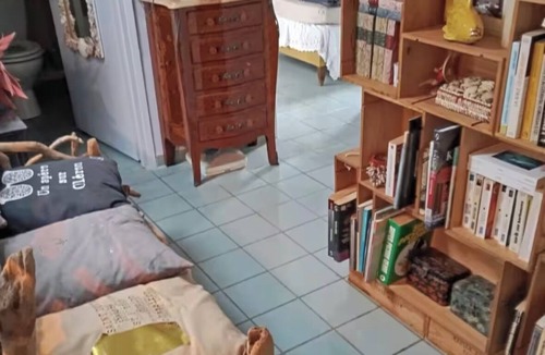 Domino House | Small artist's house 900 meters from the beach. Pets allowed