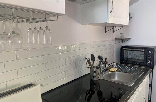 Saint-Jean-dEstissac Apartment | Small cottage in the woods with private pool