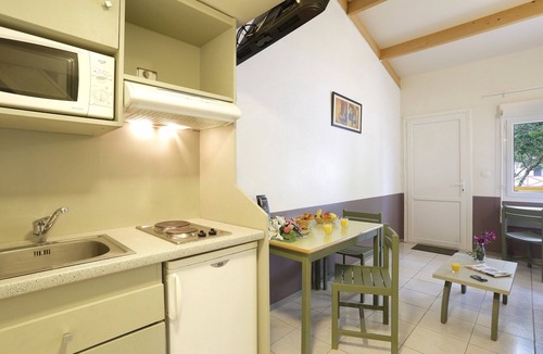 Merville Apartment | Smart Stay with Mezzanine for Four