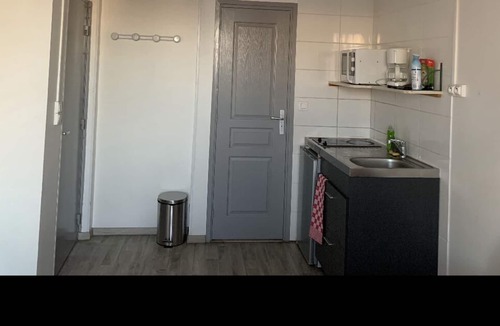 Sablon - Trudaine Apartment | SNCF station stay