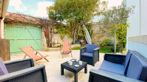 La Flotte Villa | Spacieuse villa dans le centre du village à proximité de la mer et du port