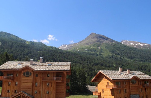 Val Cenis Apartment | Spacious apartment for 6 with balcony and parking at the slopes' foot