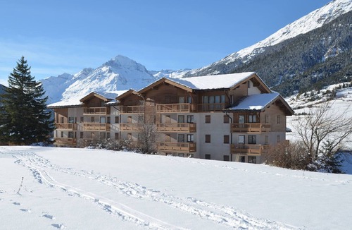 Val Cenis Apartment | Spacious apartment for 6 with balcony and parking at the slopes' foot