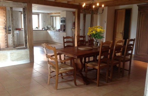 Bonnes House | Spacious Barn Conversion for 12 , with swimming pool near Aubeterre-sur-Dronne