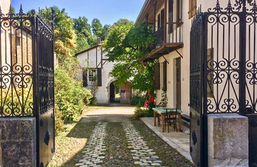 Sault-De-Navailles House | Spacious, charming vacation home with pool in a rural atmosphere.