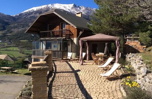 Enchastrayes Ski Chalet | Spacious Chalet 4 * - 160 m2 - Proche Le Sauze - 12 people- Jacusi outside