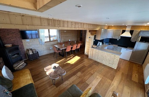 Les Angles Ski Chalet | Spacious chalet in Les Angles with 4 bedrooms and relaxation area