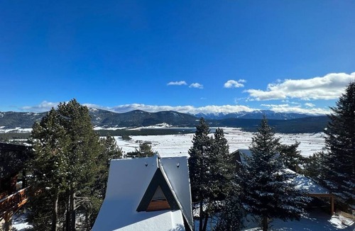 Les Angles Ski Chalet | Spacious chalet in Les Angles with 4 bedrooms and relaxation area