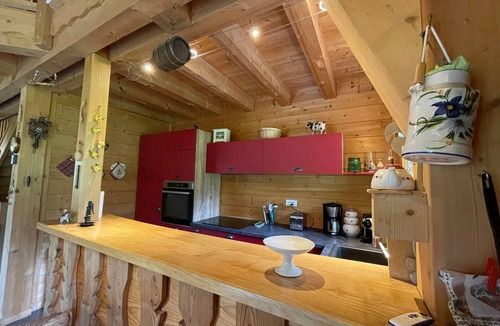 Abondance Ski Chalet | Spacious chalet with WIFI, pets allowed, private garage