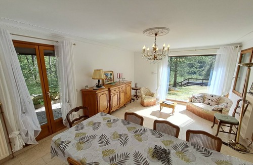 Abries Ski Chalet | Spacious detached chalet 3* sleeps 6 to 11, 5 bedrooms