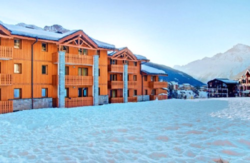Lanslevillard Apartment | Spacious Duplex Apartment for 10-12 near Val-Cenis Slopes with Balcony & Free Wifi