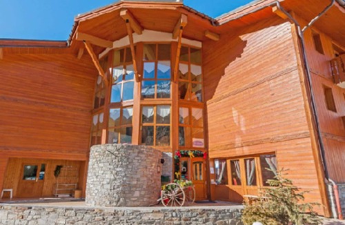 Lanslevillard Apartment | Spacious Duplex Apartment for 10-12 near Val-Cenis Slopes with Balcony & Free Wifi