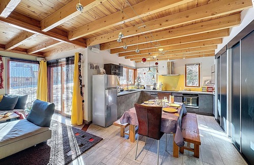 Monetier-les-Bains Ski Chalet | Spacious luxury chalet near slopes, beds made, cleaning included