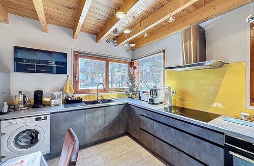 Monetier-les-Bains Ski Chalet | Spacious luxury chalet near slopes, beds made, cleaning included