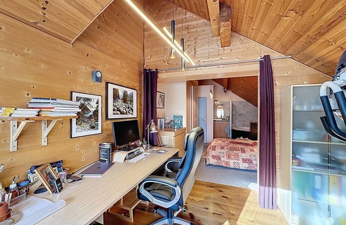 Monetier-les-Bains Ski Chalet | Spacious luxury chalet near slopes, beds made, cleaning included